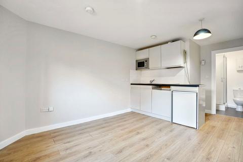 Studio to rent, Queen Anne Road, Coronet House, ME14