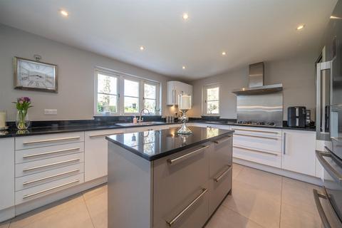 5 bedroom detached house for sale, Chambersbury Lane, Leverstock Green, Hertfordshire, HP3 8LW