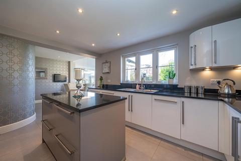 5 bedroom detached house for sale, Chambersbury Lane, Leverstock Green, Hertfordshire, HP3 8LW