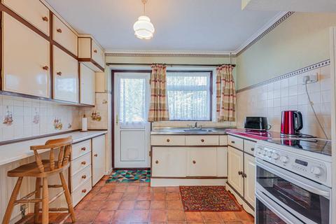 3 bedroom semi-detached house for sale, Dering Crescent, Leigh-on-sea, SS9