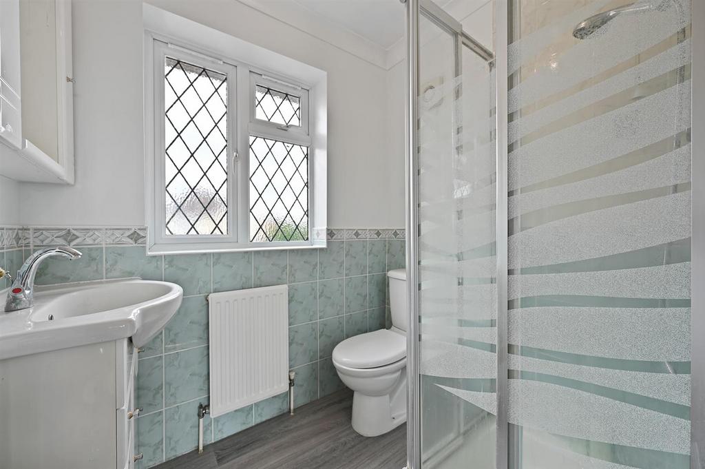 Ensuite 2.jpg