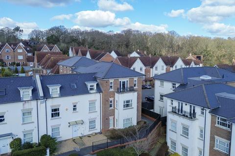 2 bedroom apartment for sale, Chandlers Field Drive, Ridgemount House, RH16