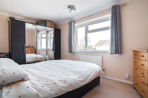 3 bedroom terraced house to rent, Trumbull Road, Berkshire RG42