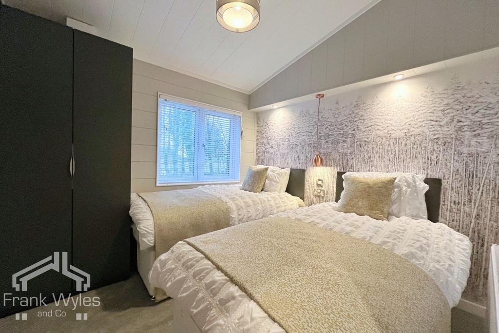 RB20 twin bedroom (1)