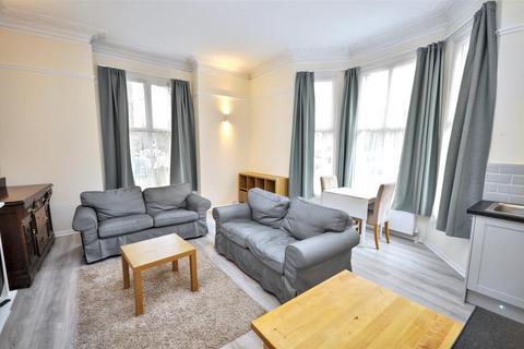 2 bedroom flat to rent, Binswood Avenue, Leamington Spa