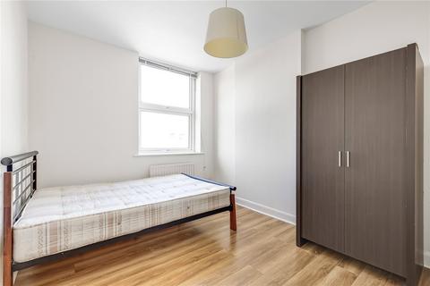 2 bedroom flat to rent, Balham High Road, London, SW12