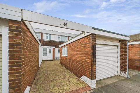 3 bedroom terraced house to rent, Ashton Way, Whitley Bay