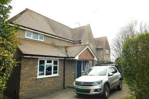 3 bedroom semi-detached house to rent, Wellington Gardens, Battle