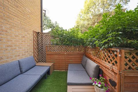 12 Shalbourne Square, London, E9 5JN