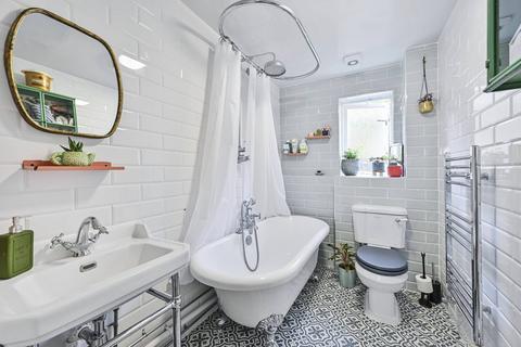 12 Shalbourne Square, London, E9 5JN