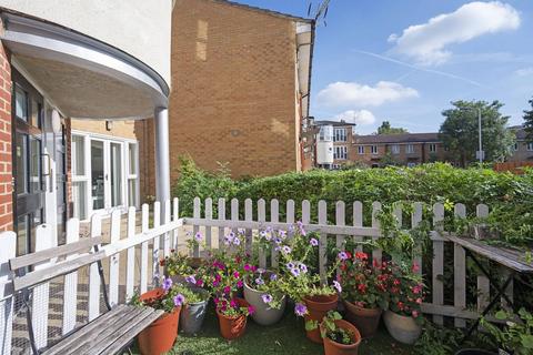12 Shalbourne Square, London, E9 5JN