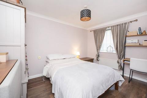 12 Shalbourne Square, London, E9 5JN