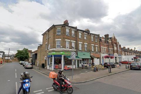 1 bedroom flat to rent, Maple Road, London