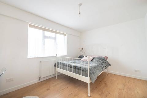 2 bedroom flat for sale, Ellerslie Gardens, NW10, Kensal Green, London, NW10