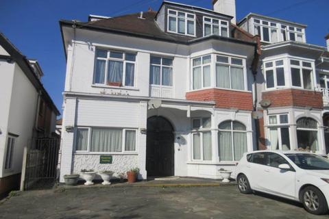 1 bedroom in a house share to rent, Ditton Court Road, Westcliff On Sea