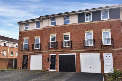 3 bedroom terraced house for sale, Cludd Avenue, Newark