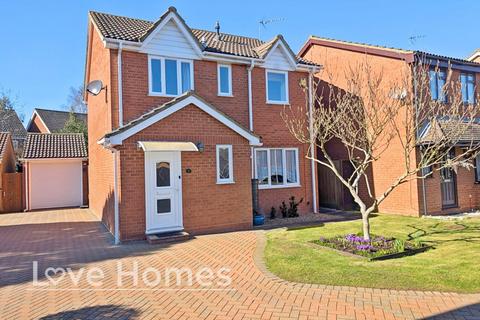 4 bedroom detached house for sale, Truro Gardens, Flitwick