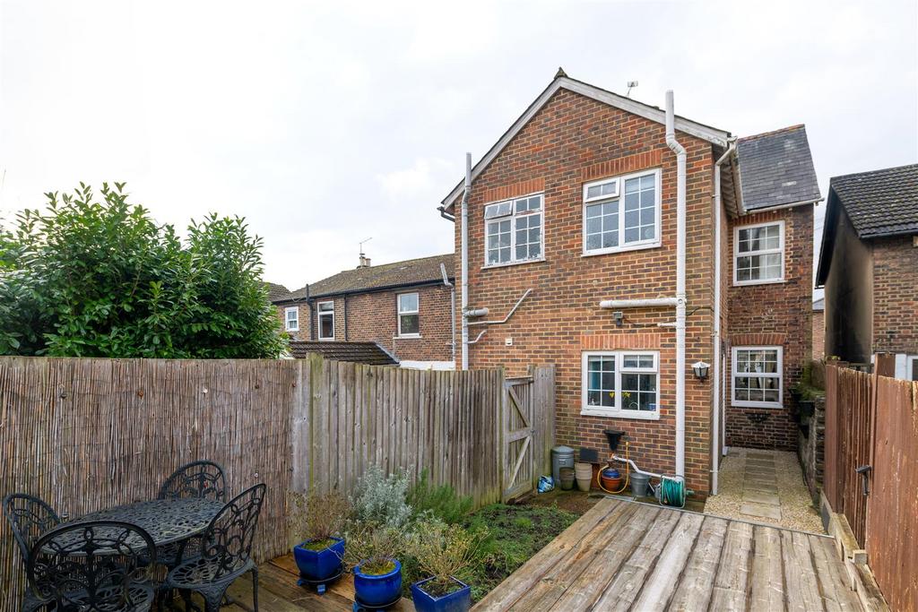 16 Lower Road externals-14.jpg