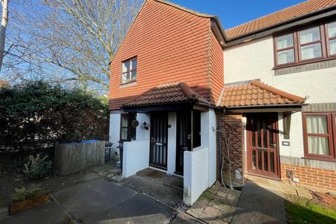 1 bedroom maisonette to rent, Englefield Close, Englefield Green, Egham, Surrey, TW20