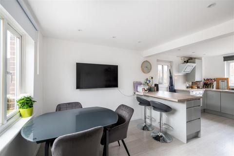 62 New Causeway, Reigate, RH2 7PG