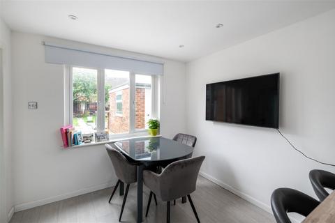 62 New Causeway, Reigate, RH2 7PG