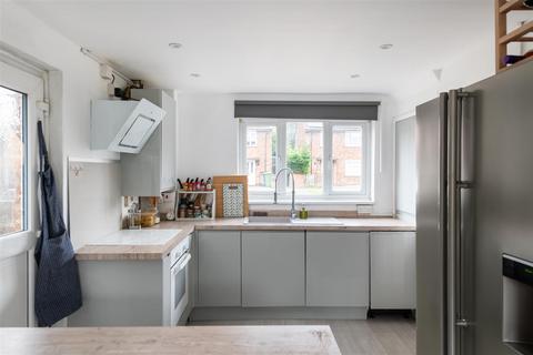 62 New Causeway, Reigate, RH2 7PG