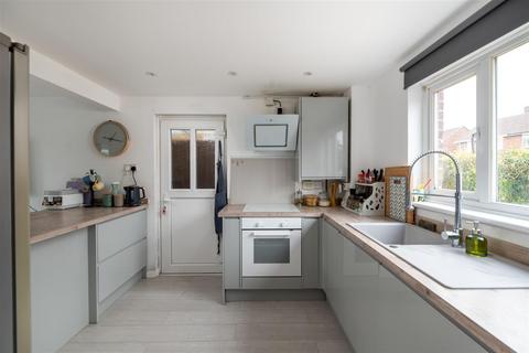62 New Causeway, Reigate, RH2 7PG