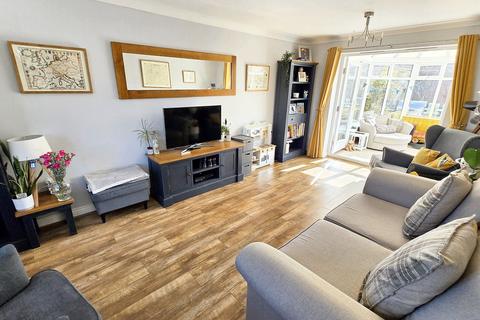 45 Marina Drive, Staverton, Trowbridge, BA14 8UX