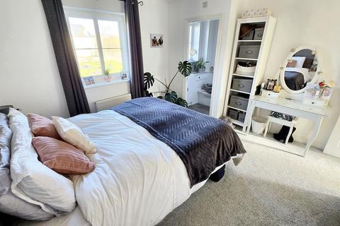 45 Marina Drive, Staverton, Trowbridge, BA14 8UX