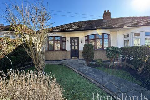 2 bedroom bungalow for sale, Norman Road, Hornchurch, RM11