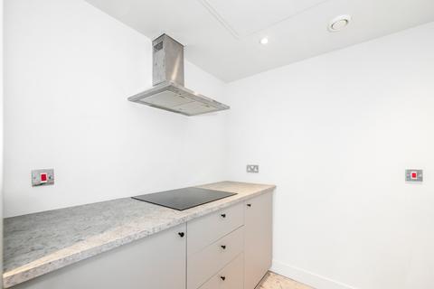 2 bedroom flat to rent, Lower Mast House, Woolwich, SE18