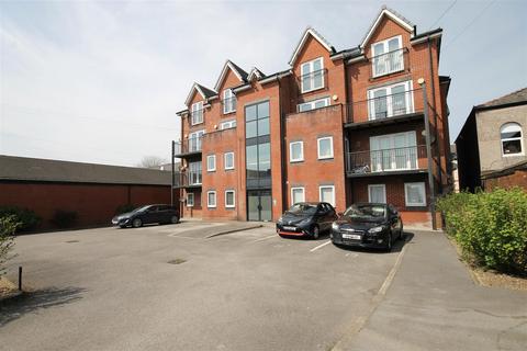 2 bedroom flat to rent, Long Causeway, Farnworth