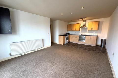2 bedroom flat to rent, Long Causeway, Farnworth