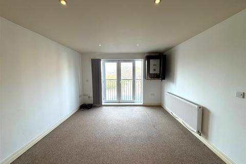 2 bedroom flat to rent, Long Causeway, Farnworth