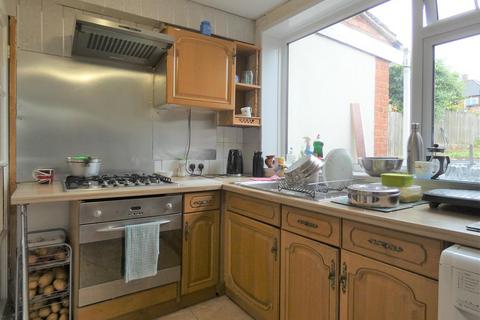 3 bedroom semi-detached house to rent, Lonsdale Road, Leicester LE4