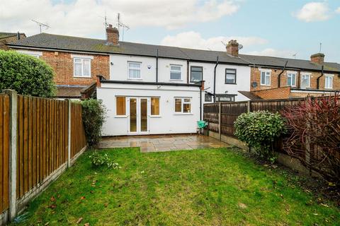 3 bedroom terraced house to rent, Middleton Avenue, Chingford