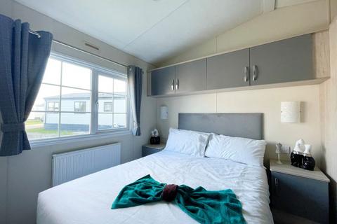 2 bedroom lodge for sale, Broadland Sands Holiday Park