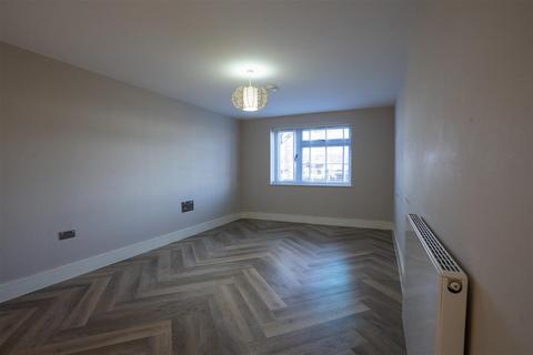 2 bedroom apartment to rent, 285 Stratford Road, Solihull B90