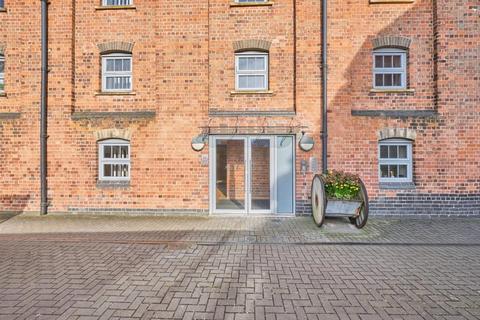 1 bedroom flat for sale, The Malt House, Cairns Close, Lichfield