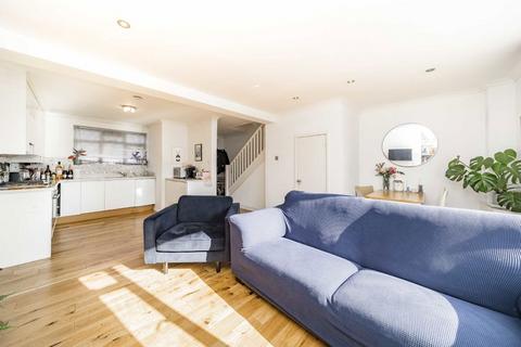 2 bedroom flat to rent, Battersea Rise, London SW11