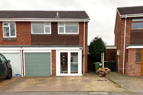 3 bedroom semi-detached house to rent, Pennine Road, Bromsgrove