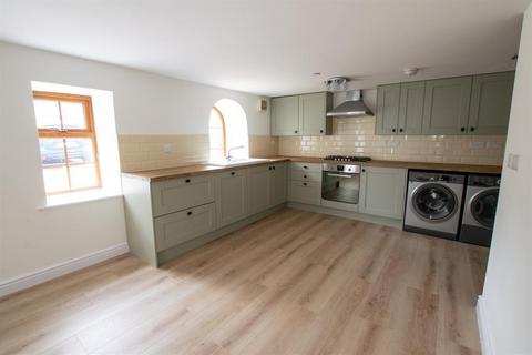 3 bedroom end of terrace house to rent, The Mill, Barker Royd, Southowram, HX3 9TE