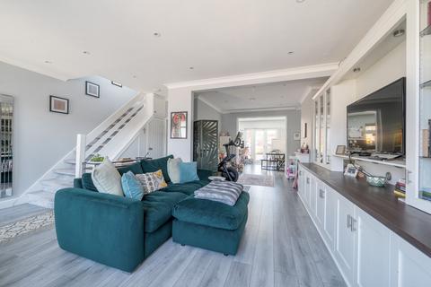 135 Stanley Avenue, Romford, RM2 5DB
