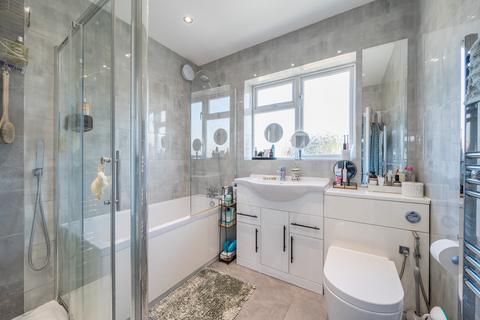 135 Stanley Avenue, Romford, RM2 5DB