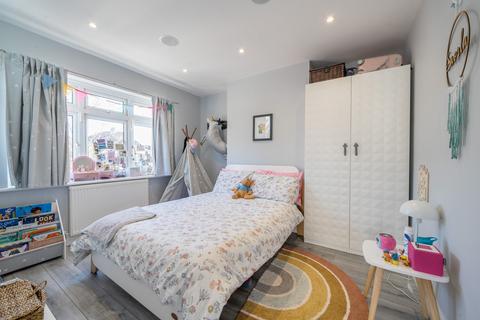 135 Stanley Avenue, Romford, RM2 5DB