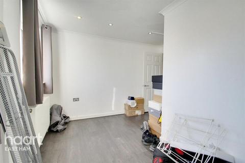 2 bedroom flat to rent, Snowshill Road, LONDON