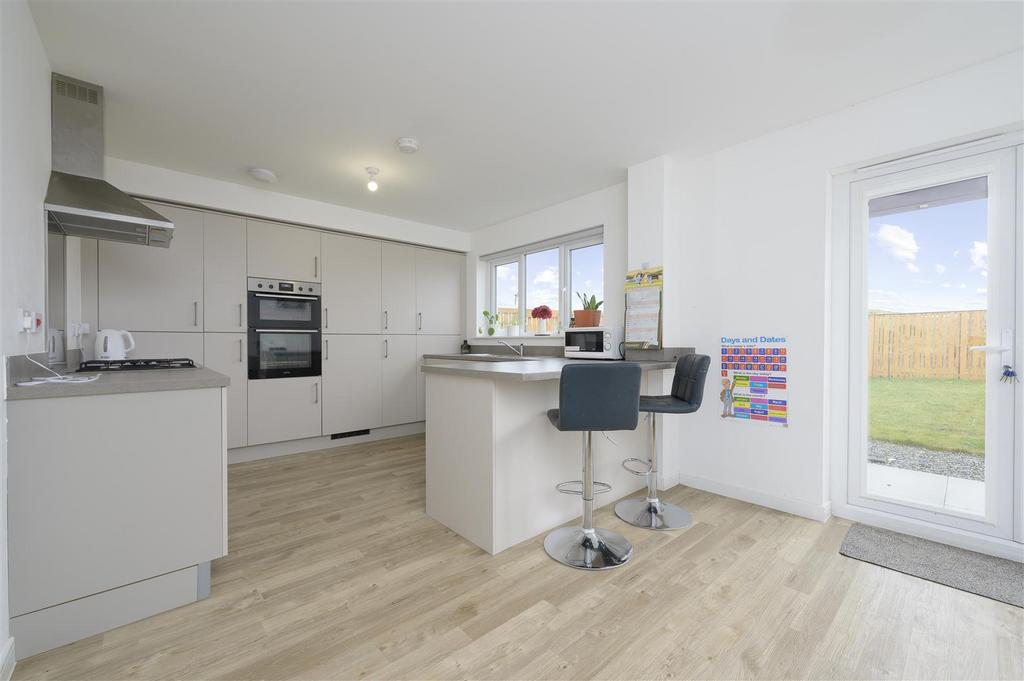 24 Jenny Mc Callum Way 013.jpg
