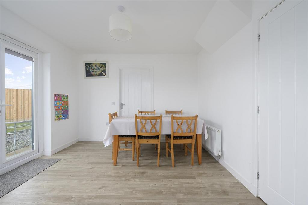 24 Jenny Mc Callum Way 021.jpg