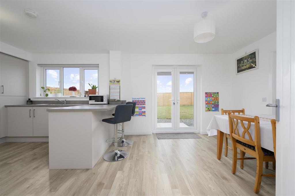 24 Jenny Mc Callum Way 012.jpg
