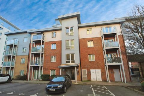 2 bedroom flat to rent, Mill Street, Slough